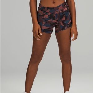 Lululemon Hotty Hot Low-Rised Lined Short